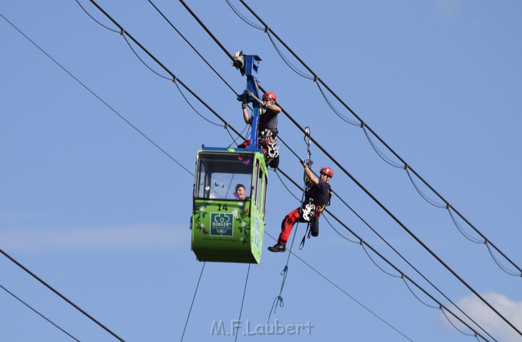 Koelner Seilbahn Gondel blieb haengen Koeln Linksrheinisch P238.JPG - Miklos Laubert